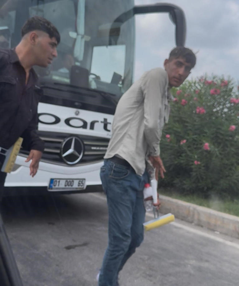 adana'da cam silen gençler1