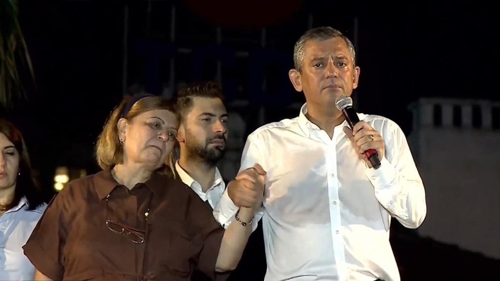 Adana Sel Oldu Iradesine Sahip Cikmak Icin Meydani Doldurdu 5