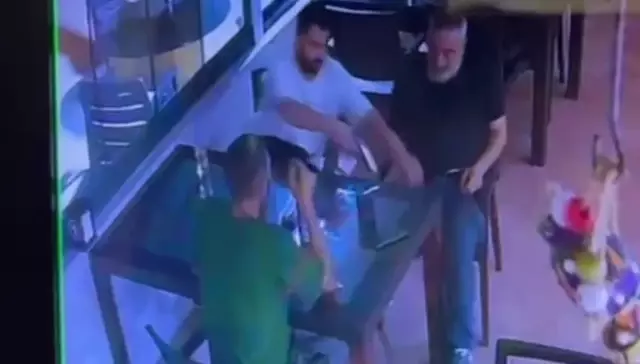 Polis Birlikte Oturdugu Kisi Tarafindan Vuruldu