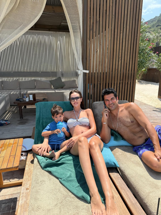 Burak Ozcivit Ve Fahriye Evcen Den Ayrilik 18950680 2337 M