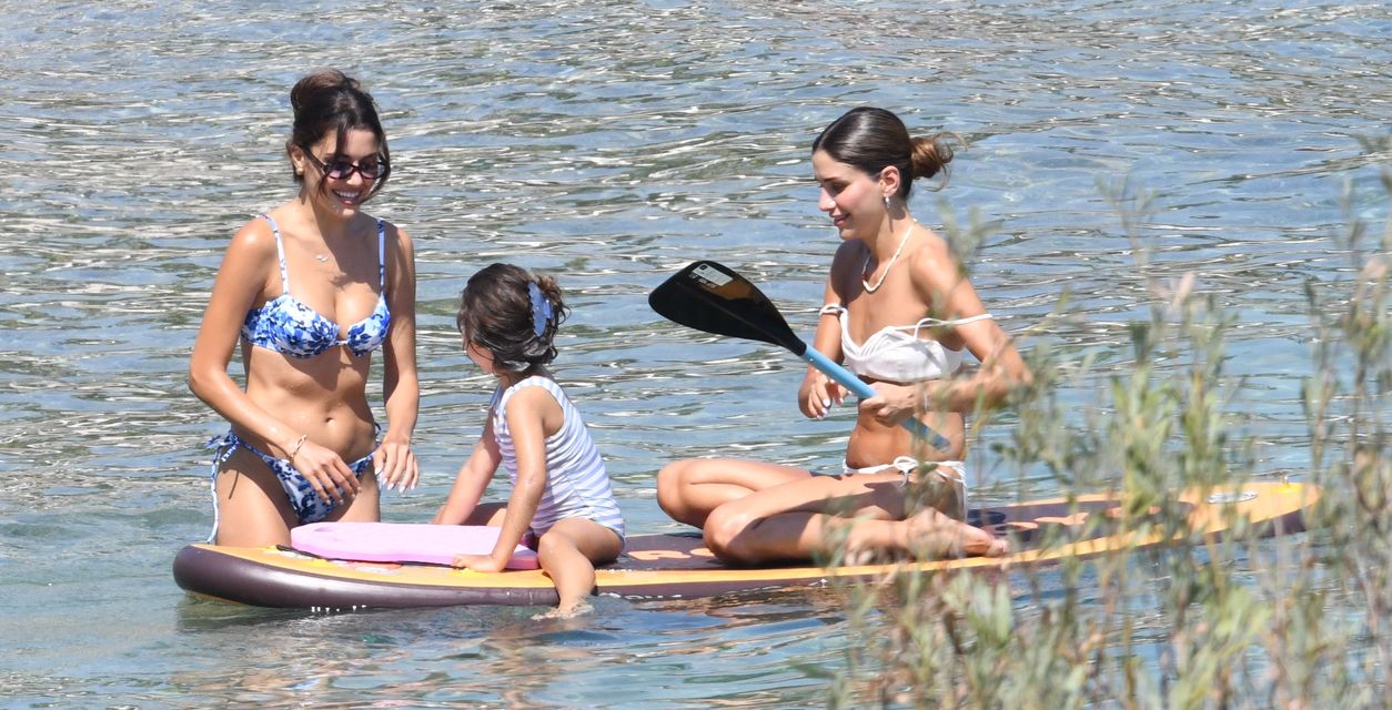 Hande Erçel 6
