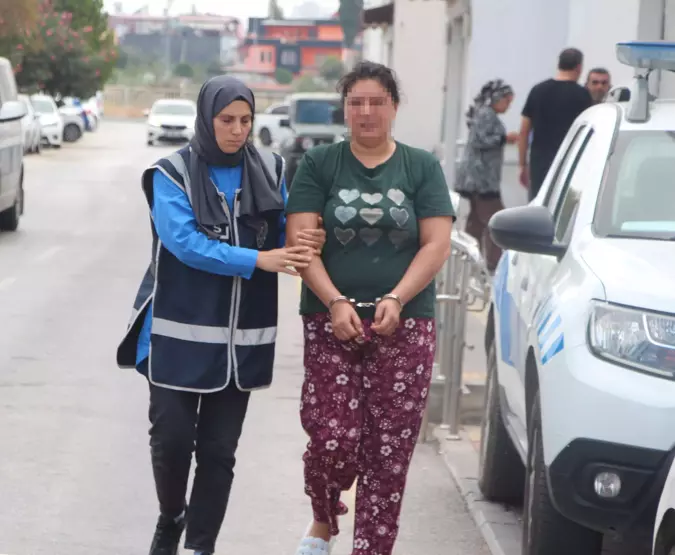 Kızını Bıcakla Kovaladı1