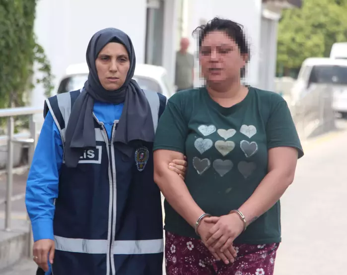 Kızını Bıcakla Kovaladı3