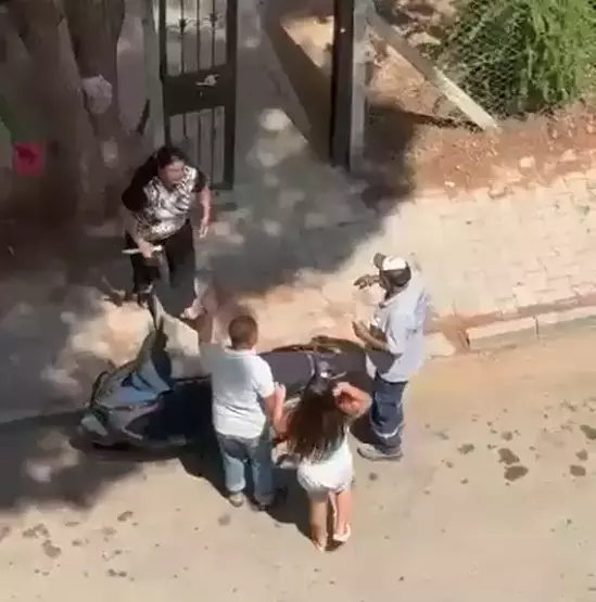 Kızını Bıcakla Kovaladı4