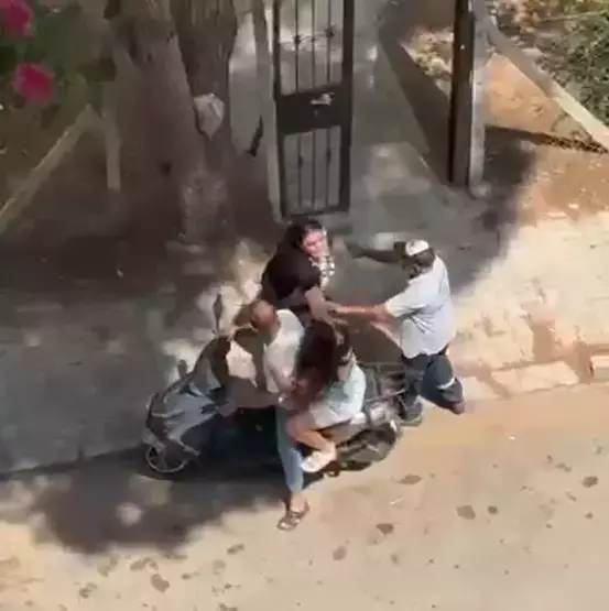 Kızını Bıcakla Kovaladı6
