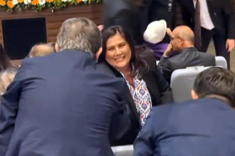 Özlem Çerçi̇oğlu 7