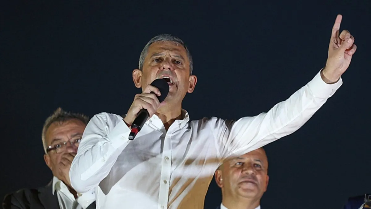 Özgür Özel11