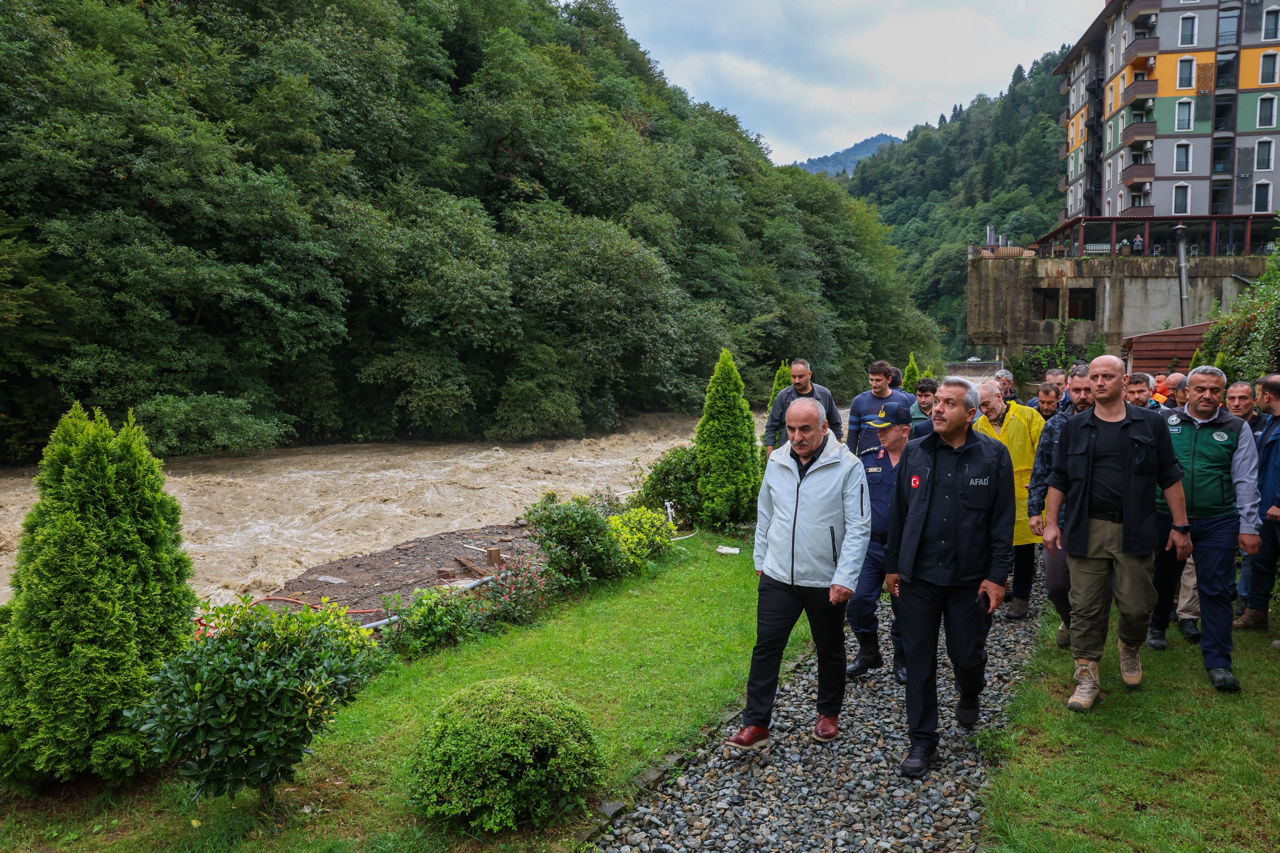 Ri̇ze Vali̇si̇ni̇n Gece Yarisi Karari Büyük Bi̇r Felaketi̇ Önledi̇2