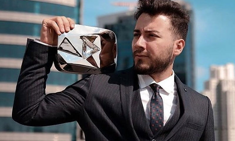Enes Batur-1